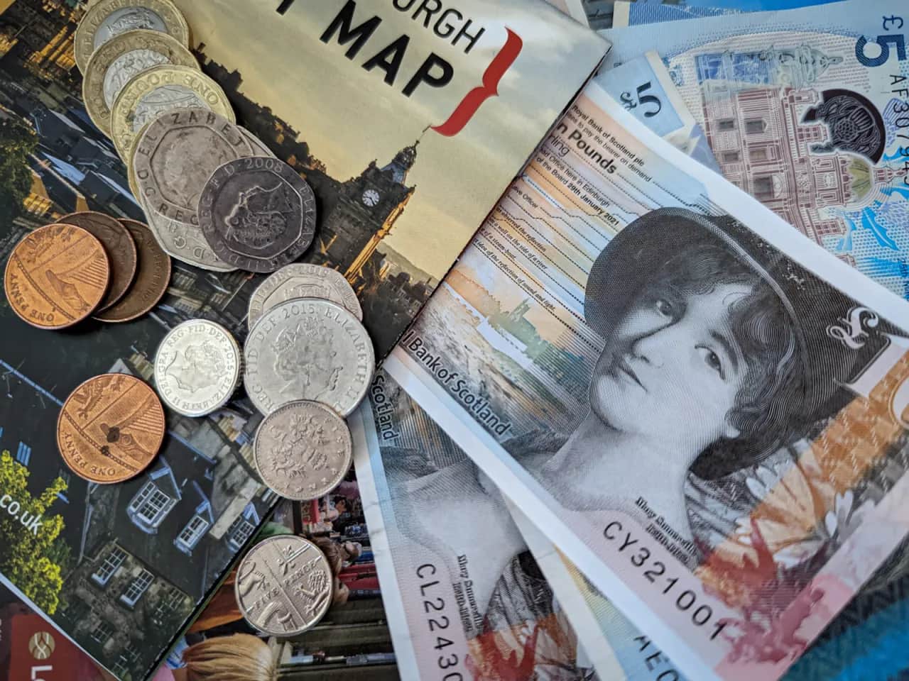 Funt szkocki i szterling: Jaka waluta w Szkocji? Uniknij pułapek!