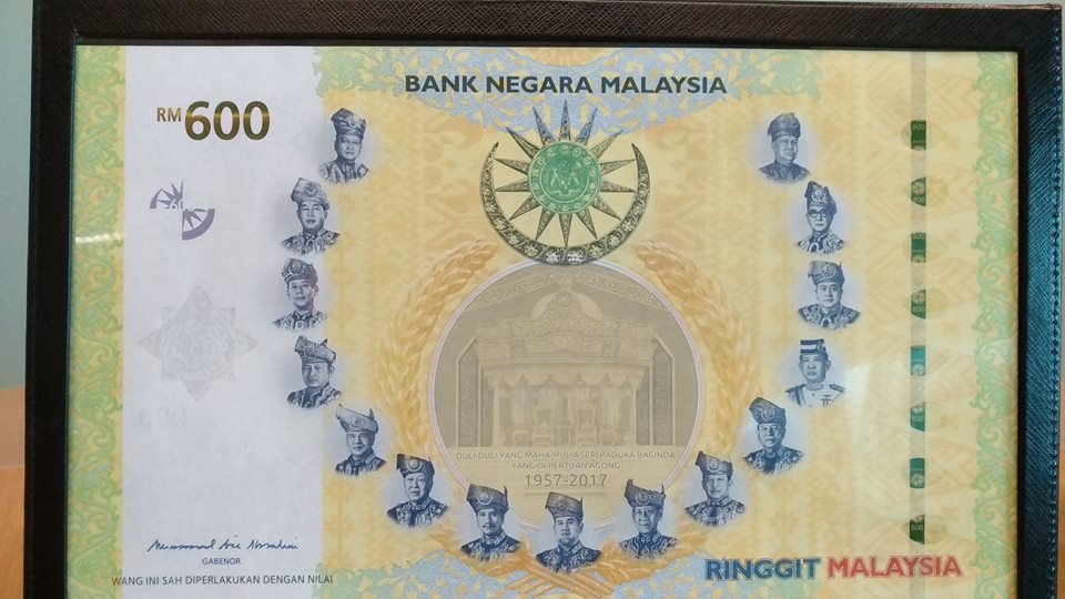 Największym banknotem świata jest 600 ringgitów malezyjskich