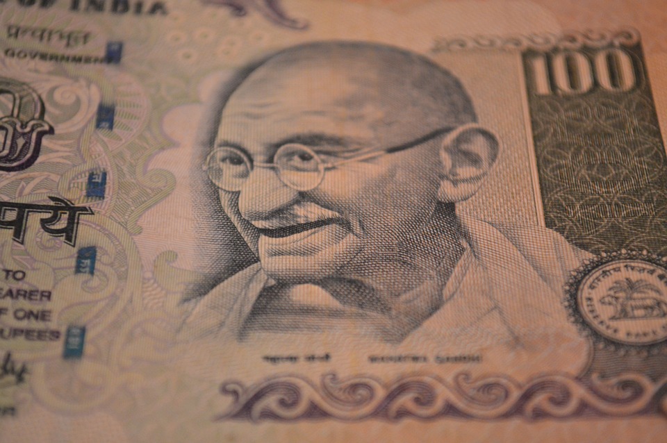 Indie wyemitują nowy banknot obiegowy o nominale 100 rupii